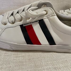 Women’s Tommy Hilfiger shoes, Size 7.5